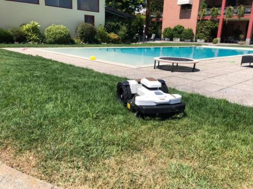 bordo-piscina-rasaerba-ambrogio